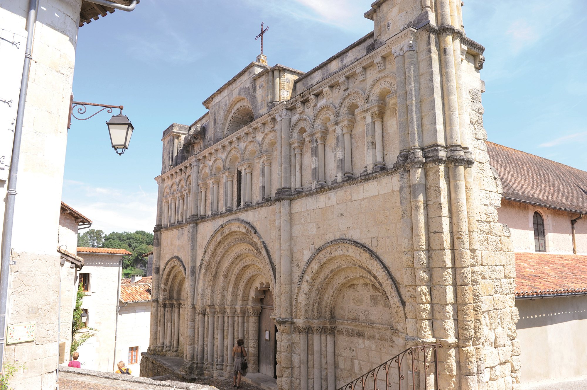 Camping La Dordogne Verte : Aubeterre Sur Dronne Portail Eglise Saint Jean