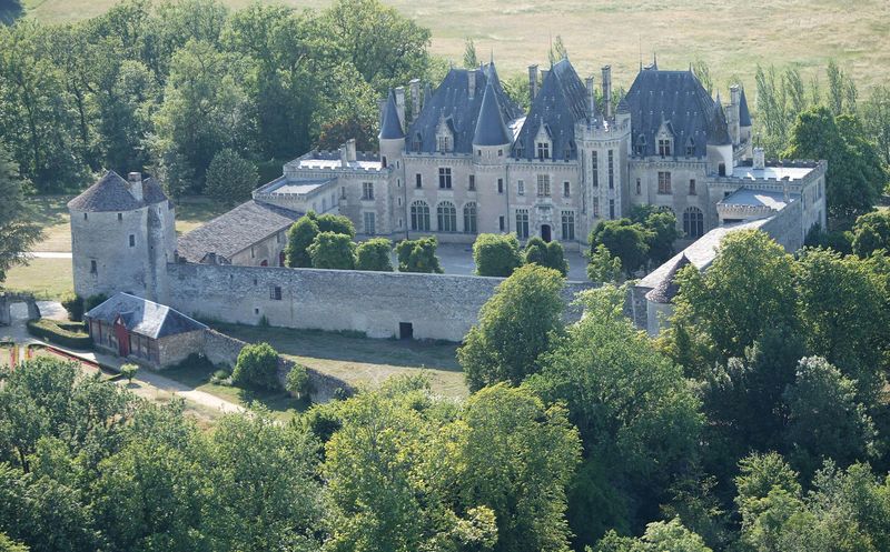 Camping La Dordogne Verte : Château Michel De Montaigne (château Et Vins)