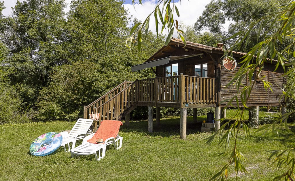Chalet sur pilotis Confort 24m² (2 chambres) + Terrasse – Bord De Rivière