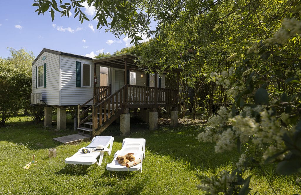 Mobil-home Standard 32m² (3 chambres) + TV + Clim + Terrasse